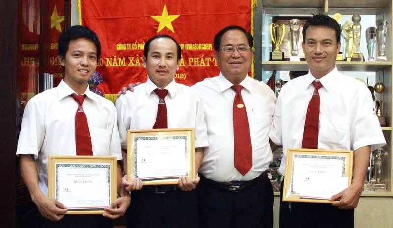 Tài xế taxi trả điện thoại 'khủng' cho hành khách - ảnh 1