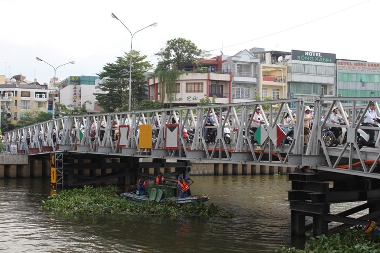Cầu Trần Khánh Dư sáng chiều đều... kẹt - ảnh 2