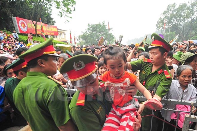 Hình ảnh đẹp về các chiến sĩ công an ở lễ hội đền Hùng - ảnh 2
