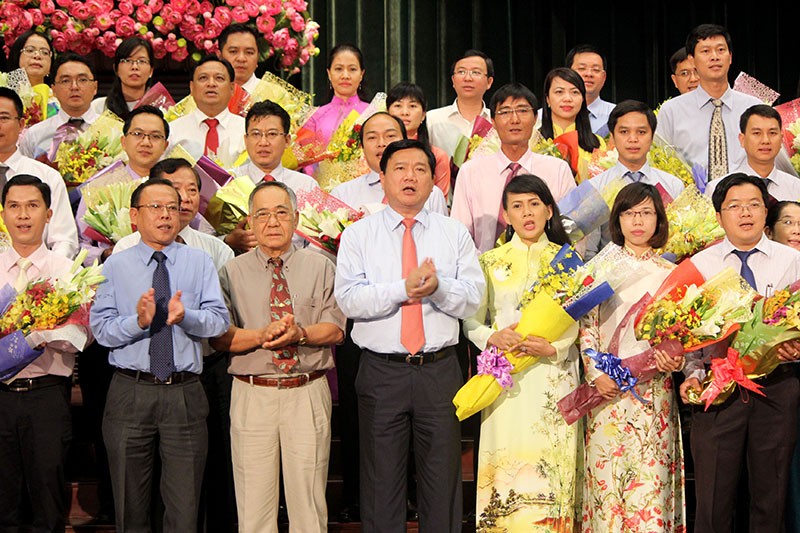 Bí thư Thăng: 'Cần loại bỏ tư tưởng ỷ lại bằng cấp' - ảnh 4