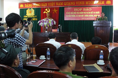 Họp báo vụ thảm sát ở Nghệ An: Nghi can khóc khi nghe về gia đình - ảnh 2