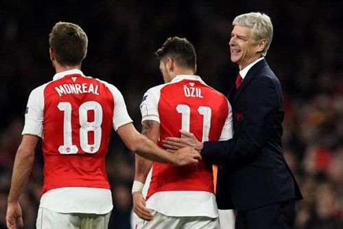 ‘Chiến binh Catalan’ ngả nón chào Wenger - ảnh 1