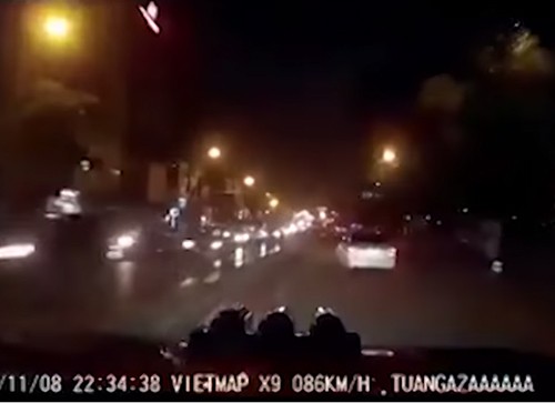 Có dấu hiệu gây rối trong vụ taxi đâm người trên cầu Bộc - ảnh 1