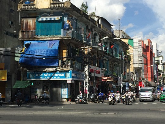 Chung cư 440 Trần Hưng Đạo (phường 11, quận 5, TP HCM) được cho là xuống cấp nghiêm trọng, có nguy cơ sập bất cứ lúc nào