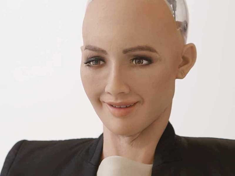 Robot xinh đẹp mỉa mai Tổng thống Trump - ảnh 1