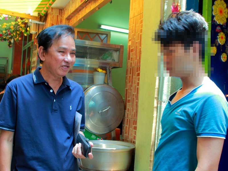 Ông bí thư khu phố Tây vận động trùm ma túy hoàn lương - ảnh 1