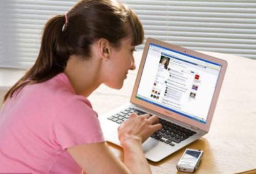 Những thói quen không ngờ tạo nên nếp nhăn - ảnh 2