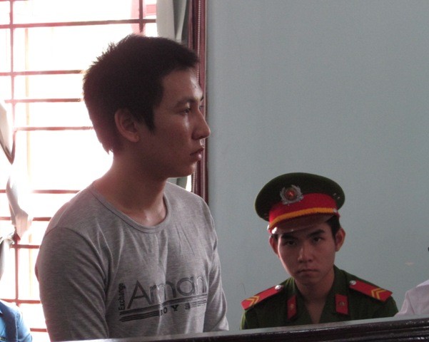 Suýt mất mạng vì… đội mũ vào buổi tối - ảnh 2