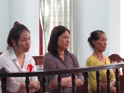 Đưa bé gái ra nước ngoài bán dâm, mẹ con lãnh 22 năm tù - ảnh 1
