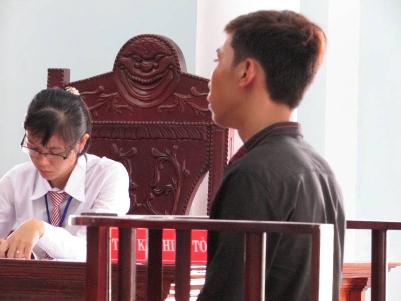 Gánh nặng của 'bà mẹ nhí' và người yêu sau phiên tòa - ảnh 1