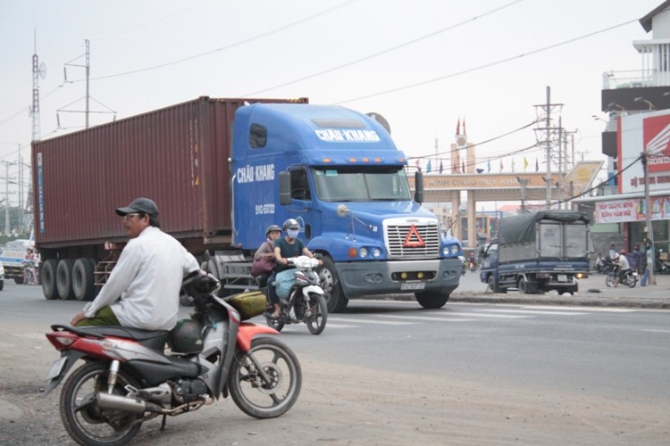 Long An: Nhiều lái xe ‘lờ’ lệnh cấm - ảnh 2