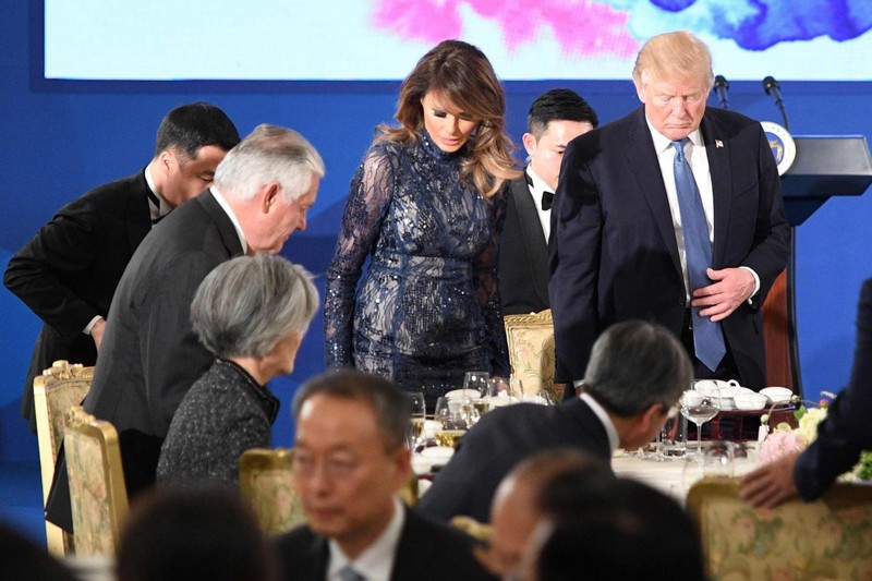 'Bộ sưu tập thời trang' của bà Trump khi công du châu Á - ảnh 10