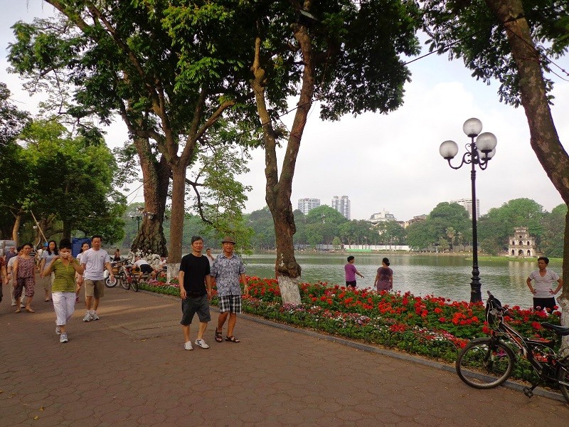Hà Nội chính thức có 'liên hoàn' phố đi bộ - ảnh 1