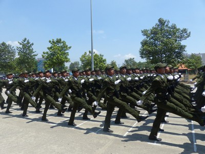 Hàng nghìn cảnh sát luyện tập cho Lễ diễu binh ngày 30/4 - ảnh 10