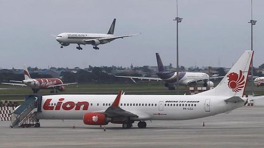 Máy bay của hãng hàng không Lion Air đậu tại sân bay Soekarno-Hatta, Jakarta - Indonesia. Ảnh: Reuters Máy bay của hãng hàng không Lion Air đậu tại sân bay Soekarno-Hatta, Jakarta - Indonesia. Ảnh: Reuters