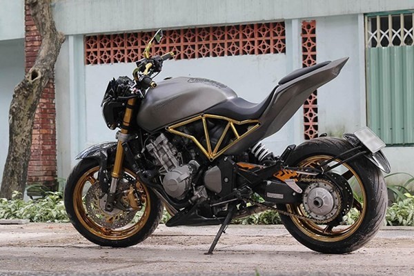 Tận thấy Honda Hornet 600 mạ vàng 24k ở Việt Nam - ảnh 1