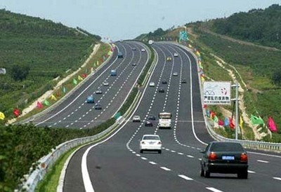 Lái xe trên đường cao tốc: Đừng thấy đường vắng mà nhấn mạnh chân ga - ảnh 3
