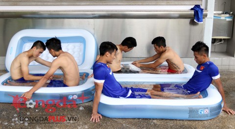 Học trò HLV Miura 'rét run' trong thời tiết... 40 độ C - ảnh 5