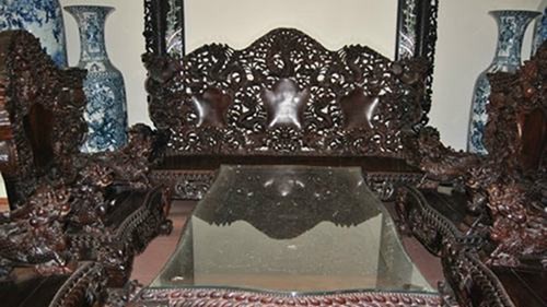 Bộ bàn ghế gỗ sưa trăm tỷ đắt nhất Việt Nam - ảnh 1