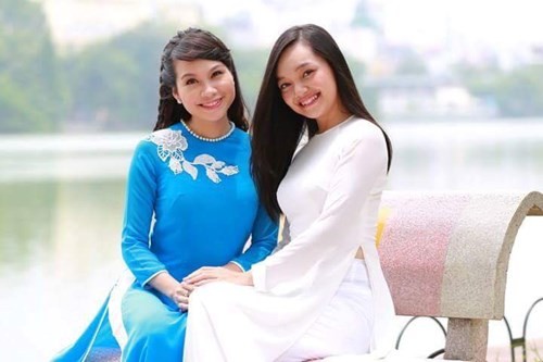 Tiết lộ về cô gái Việt tặng hoa Tổng thống Obama - ảnh 1