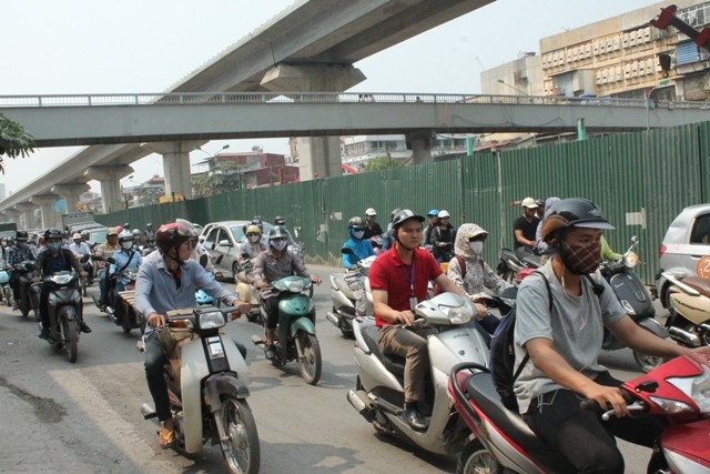 Giảm xe buýt và ô tô vào giờ cao điểm - ảnh 2