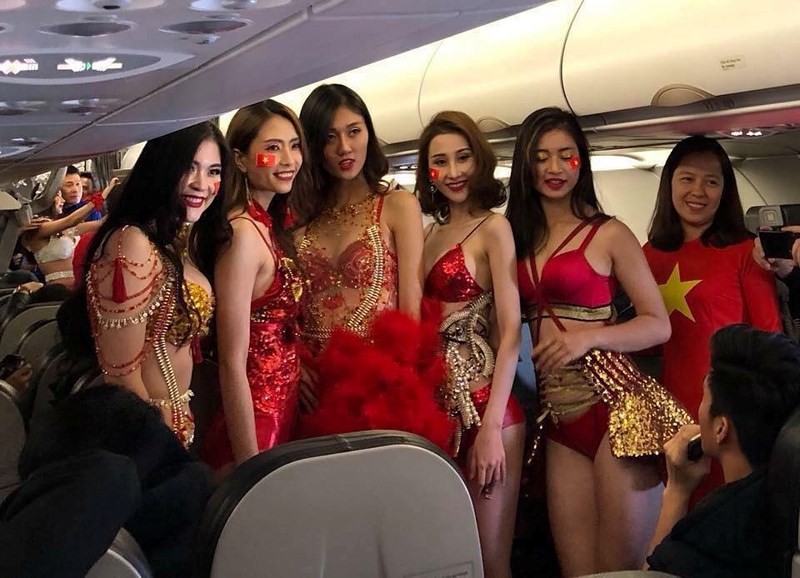 Bộ Văn hóa đề nghị xử lý VietJet vụ diễn bikini - ảnh 1