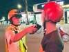 Nhậu say, chạy xe vào chốt CSGT để hỏi đường về!