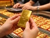 Người mua vàng ngơ ngác nhìn giá giảm sâu