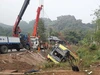 Nguyên nhân ban đầu vụ xe khách chở 18 người lao xuống mương nước trên quốc lộ 6