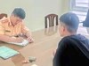 Bất ngờ danh tính người đi xe mô tô biển xanh tay dùng điện thoại trên Quốc lộ 1