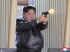 CHÙM ẢNH: Ông Kim Jong-un và con gái tập bắn súng lục