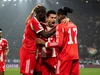 Bayern dễ thở, Arsenal bất an