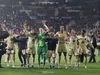Real Madrid sảy chân, Barcelona lập tức lên ngôi La Liga