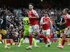 Arsenal phá lời nguyền 22 năm, Tottenham ngộp thở 