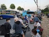 Bến xe khách TP.HCM vắng, bên ngoài nườm nượp 
