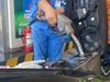 Nên tiếp tục miễn, giảm thuế xăng dầu đến hết năm nay