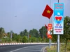 Ngắm cờ đỏ dài 17km tung bay trên đường vành đai Tân An mừng lễ 30-4