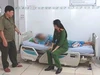 Bé gái nghi bị loạn thần vì nhiều ngày sử dụng điện thoại, không ngủ 
