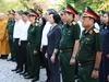 Phó Thủ tướng Phạm Thị Thanh Trà dâng hương tưởng niệm liệt sĩ tại công viên Lê Thị Riêng