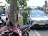 Tài xế taxi tử vong trong ô tô trên đường Phạm Văn Đồng