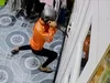 Công an bắt giữ 2 thanh niên dùng đèn pin vô hiệu hóa camera để trộm két sắt 