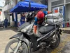 Có phải rút hết xăng Ron95 rồi mới được đổ xăng sinh học và nó có bị đóng cặn hay không?