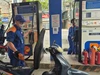 Giá xăng giảm gần 4.000 đồng/lít