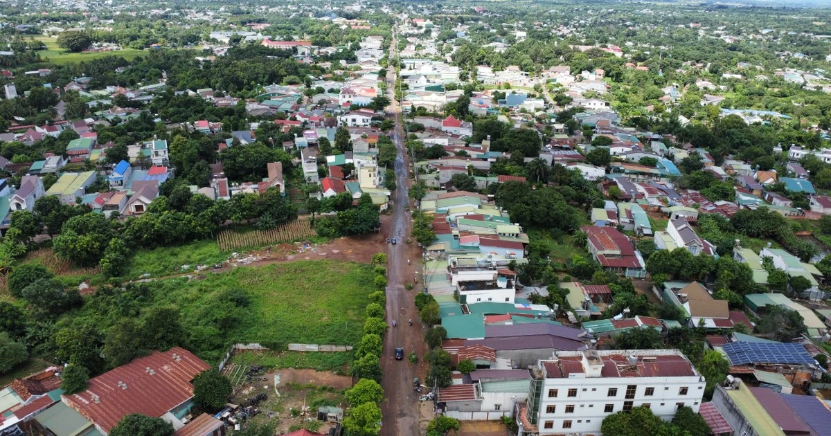 Buon Ma Thuot resolved the stalled project, the road turned into a river