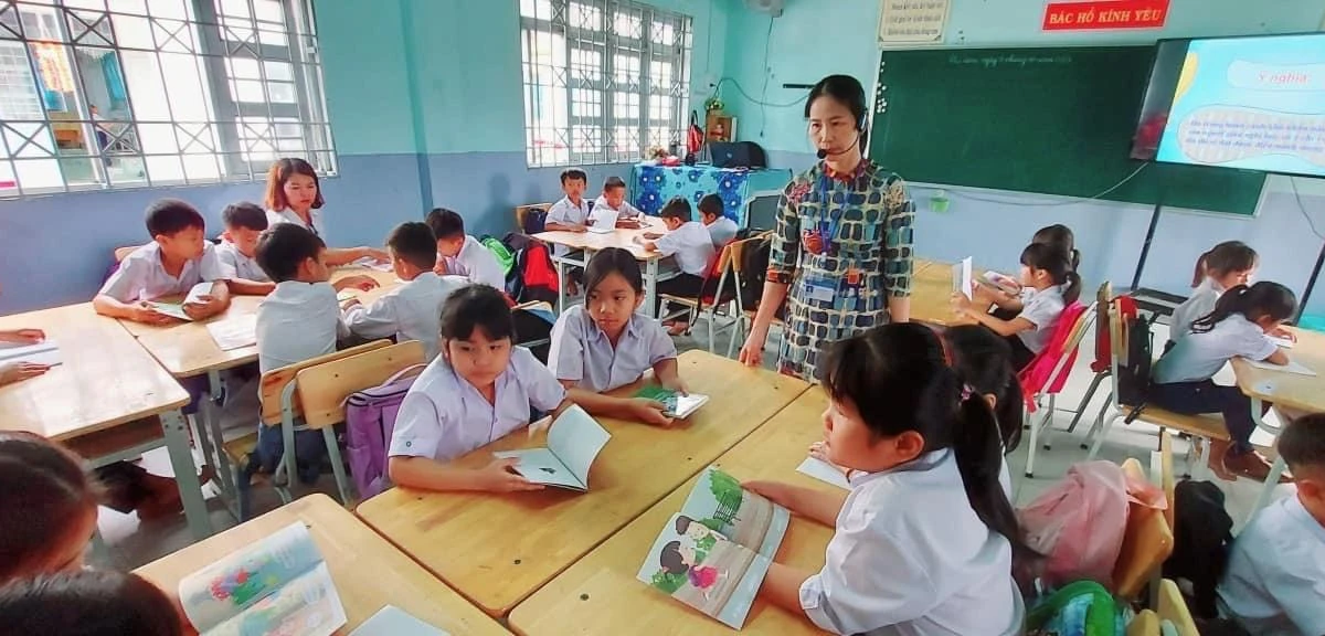 The reason why schools in the Central Highlands refuse to accept flowers on November 20