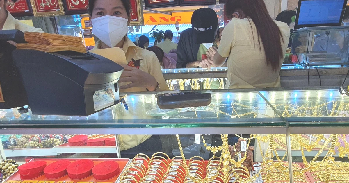 Vàng nhẫn 9999 hôm nay lên gần 60 triệu đồng | Báo Pháp Luật TP. Hồ Chí ...