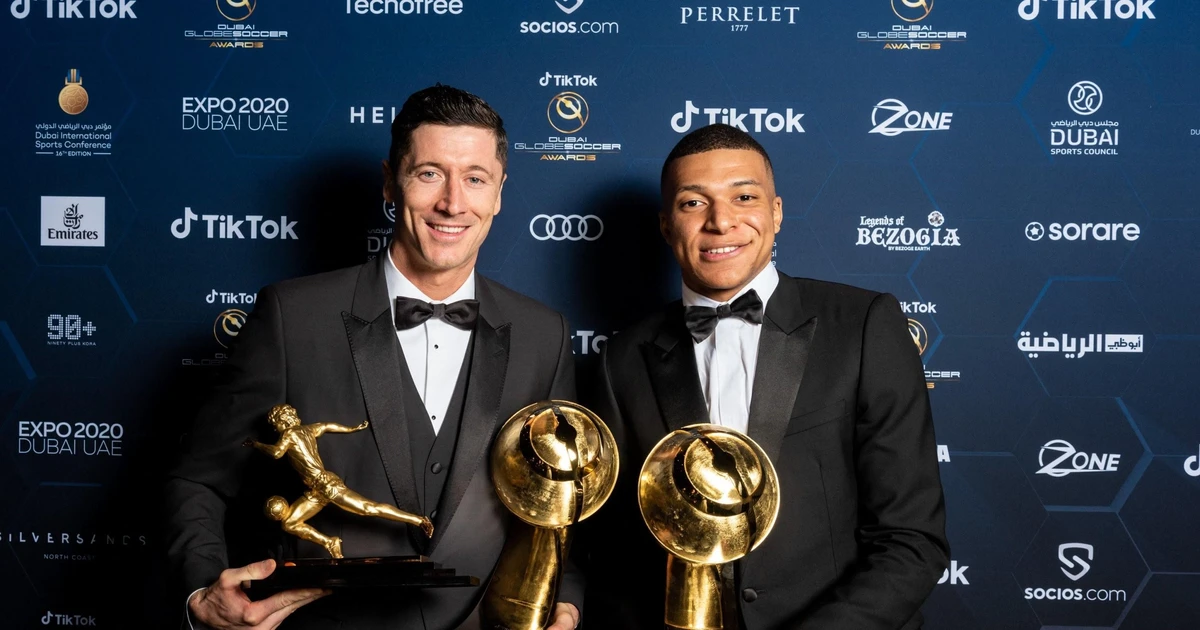 Mbappe đụng độ nảy lửa Lewandowski | Báo Pháp Luật TP. Hồ Chí Minh