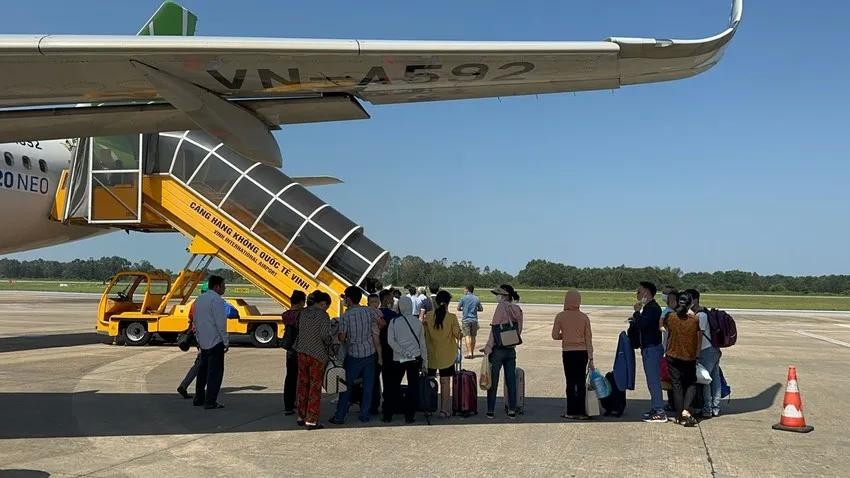 &apos;Cháy&apos; vé máy bay Tết về Nghệ An