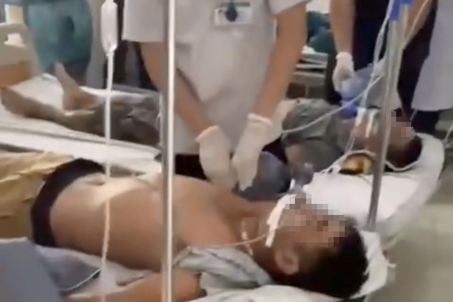 Nghệ An: Bệnh viện kích hoạt báo động đỏ cấp cứu 6 người ngộ độc rượu