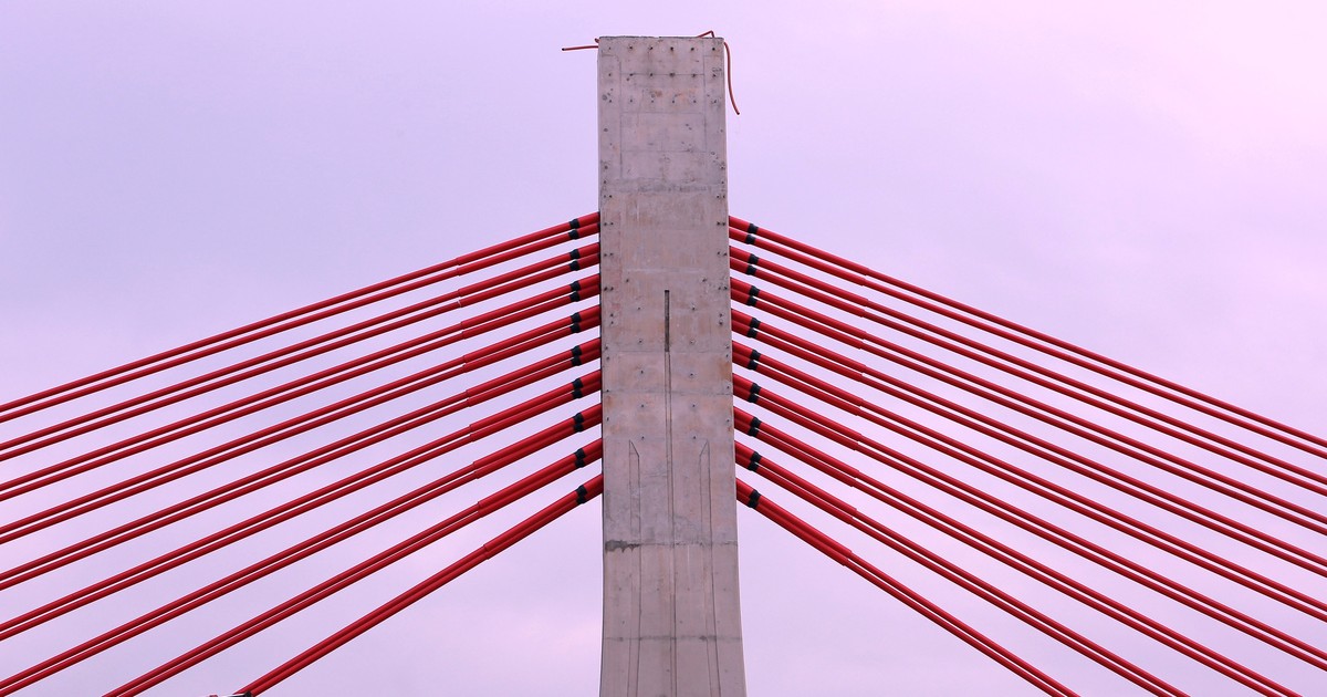 Cận cảnh cầu dây văng trăm tỉ đầu tiên ở Thanh Hóa sắp hoàn thành